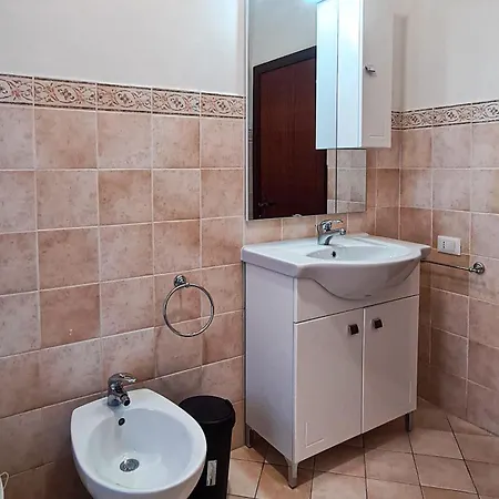 Apartament Collelauro4 *
